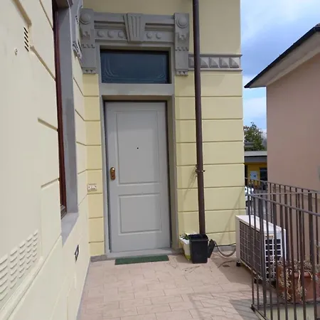 Apartment Holiday Rental- By The Walls N 395 Lucca