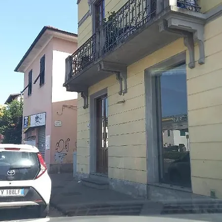 Apartment Holiday Rental- By The Walls N 395 *