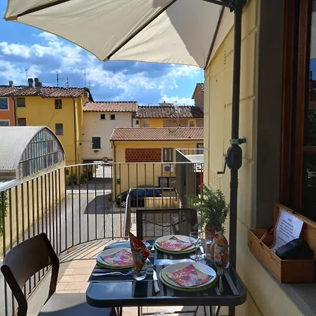 Holiday Rental- By The Walls N 395 *